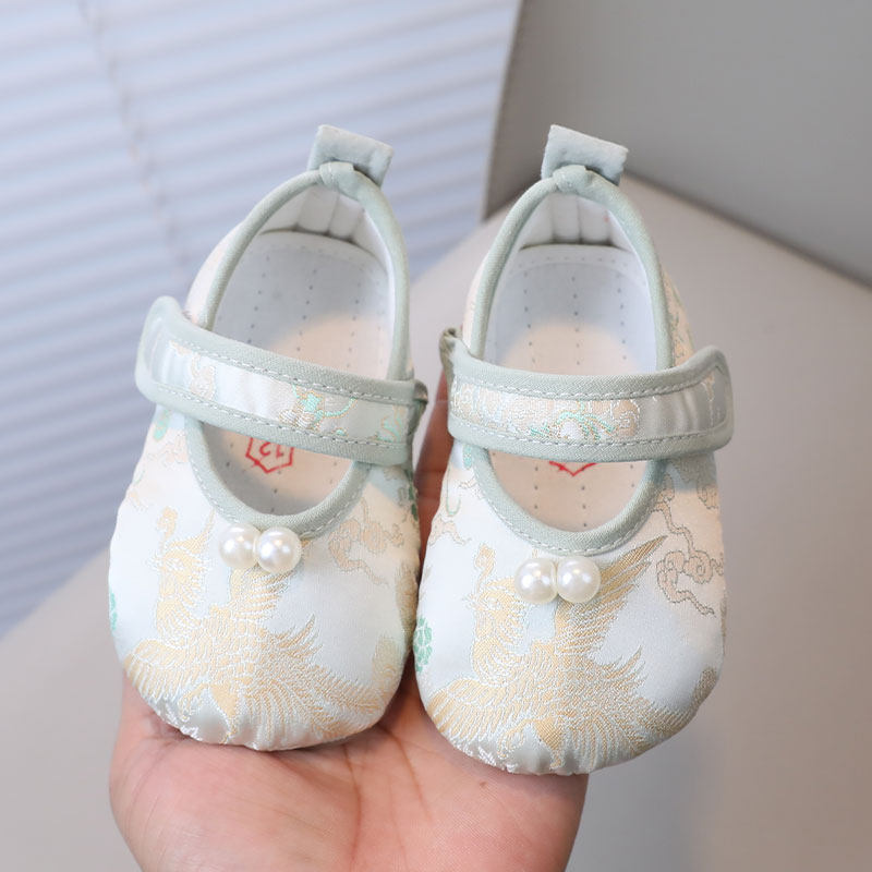 宝宝抓周岁鞋子春秋1-2岁学步鞋绣花软底中式古风绿色手工汉服鞋