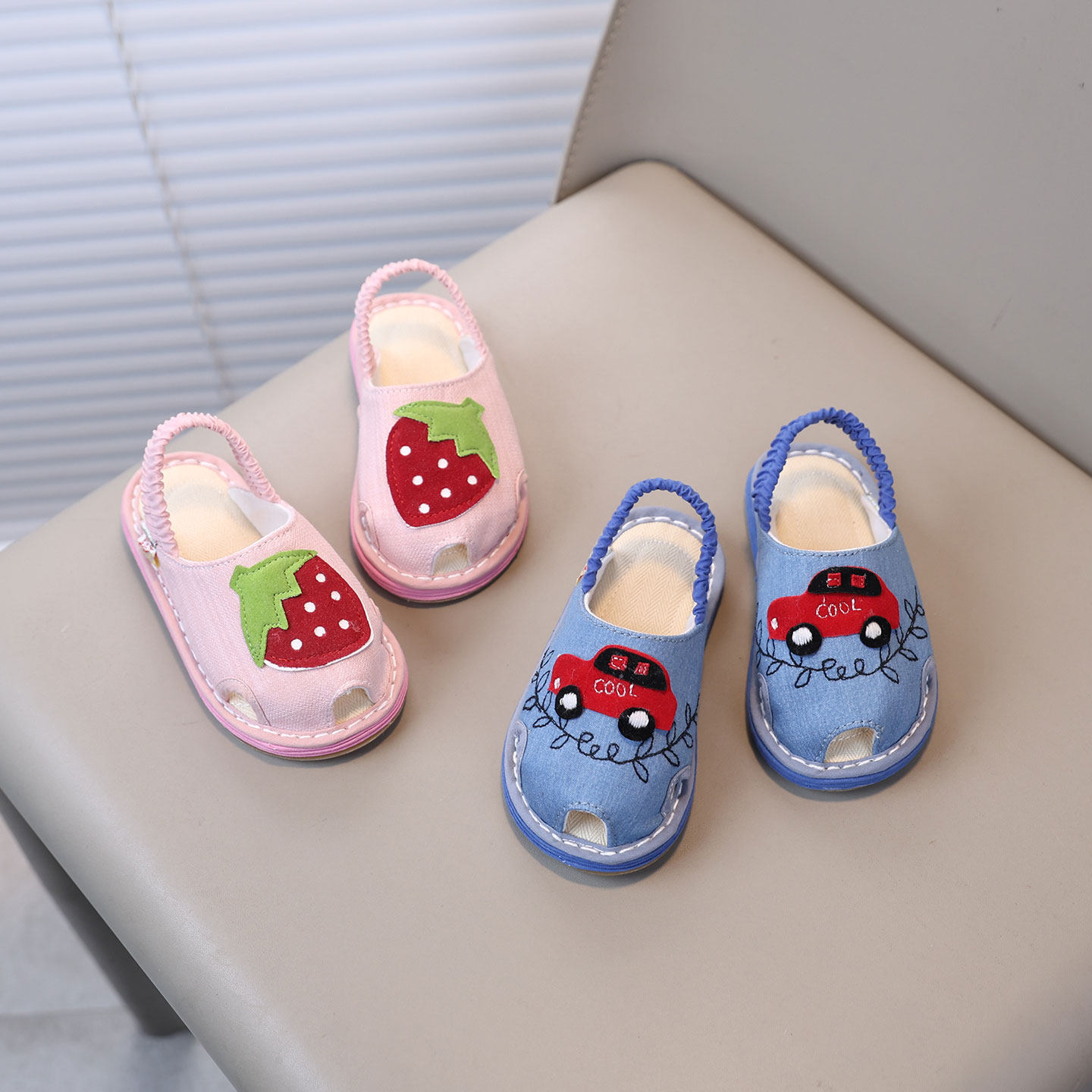 儿童布拖鞋男女宝宝1-4岁居家幼儿园室内地板拖鞋软底防滑透气