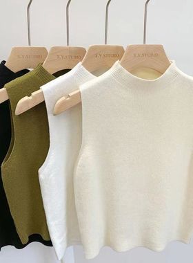 Solid color half high neck sleeveless top 纯色半高领无袖上衣