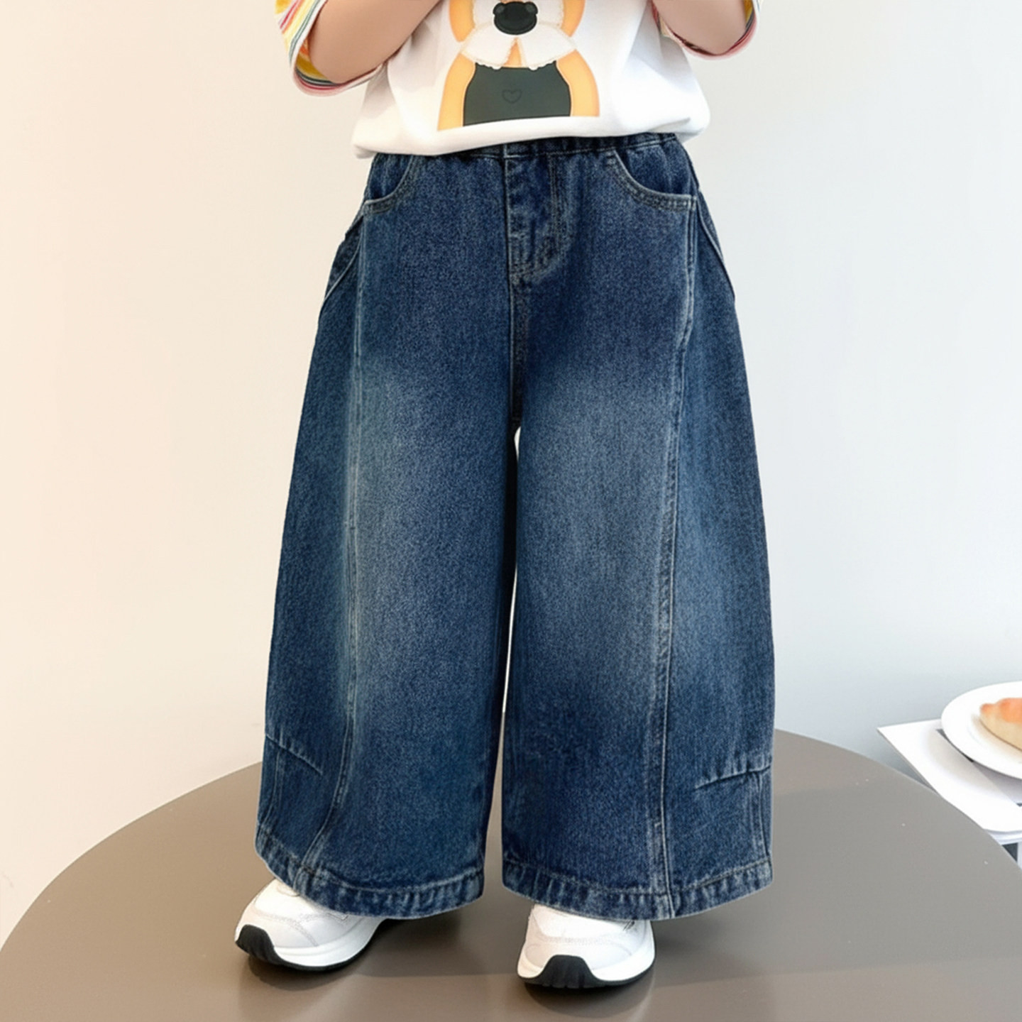 女童春秋新款卡通休闲牛仔裤洋气百搭宝宝宽松小童阔腿男童直筒