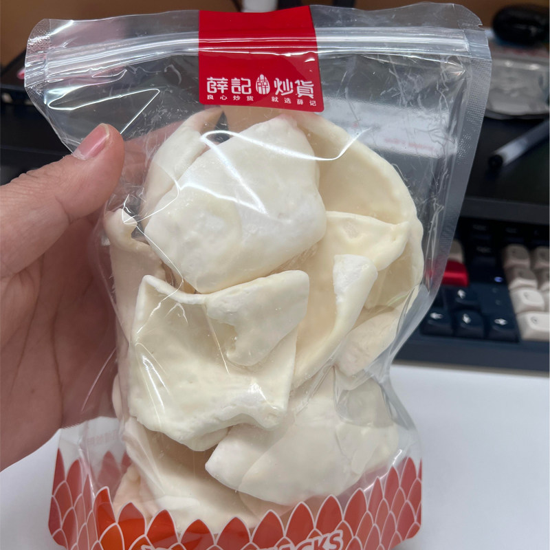 薛记炒货白巧椰子脆片冻干椰子脆巧克力涂层水果干零食新品上市