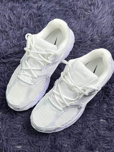 Nike V5 RNR 跑鞋 复古防滑耐磨透气低帮舒适百搭支撑轻便训练