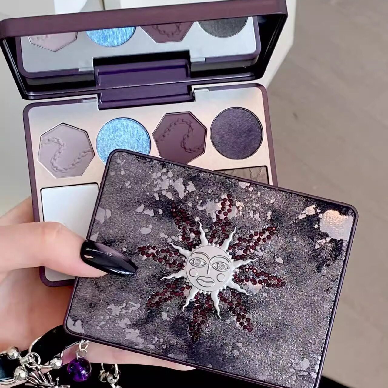 Girlcult构奇面部综合盘江湖紫薇星高光腮红眼影修容多用一体盘,彩妆/香水/美妆工具,阴影,淘宝优惠券,粉丝福利购,淘宝优惠卷