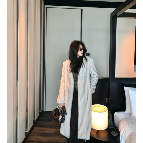 龍喜儿 冬季V领无扣立体廓形大衣女宽松垂感气质过膝保暖外套D881