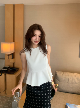 龍喜儿“醋酸”荷叶边无袖上衣女通勤精致感柔光缎面显瘦背心X785