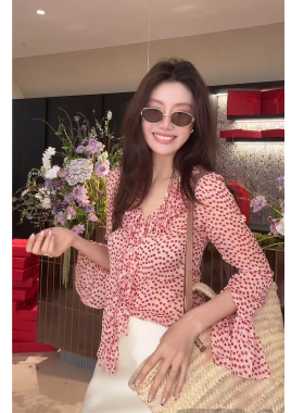 龍喜儿 雪纺衬衫女法式慵懒风桃心波点荷叶边系带喇叭袖上衣Yloo