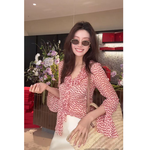龍喜儿 雪纺衬衫女复古波点印花荷叶边V领喇叭袖上衣Y100