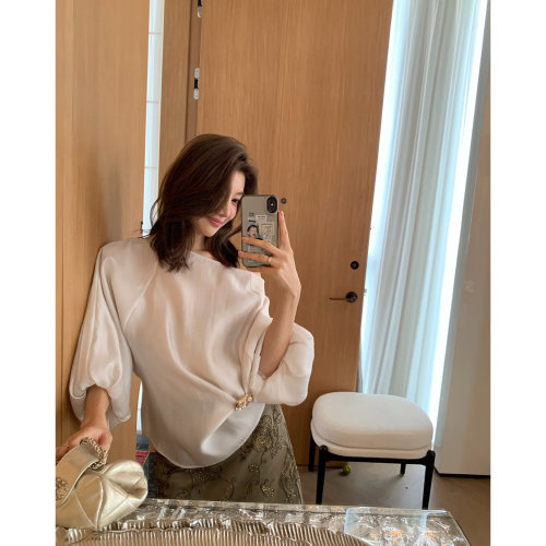 龍喜儿 桑蚕丝白色衬衫女短款七分灯笼袖一字领收腰显瘦衬衣W742