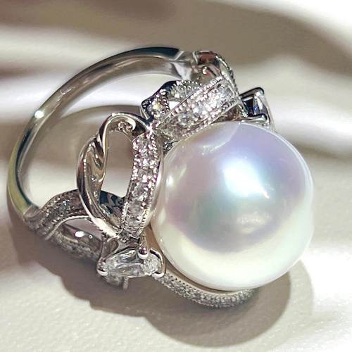 澳白甜美蝴蝶结戒指18K厚金白金镶嵌15-16mm澳白正圆极强光