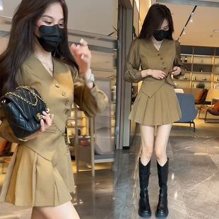 时髦减龄上衣减龄裙子韩版 高级感时尚 新款 套装 两件套2024春季 女