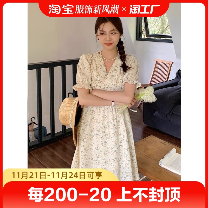 泡泡袖碎花连衣裙子女夏2023年新款法式气质茶歇收腰显瘦度假长裙