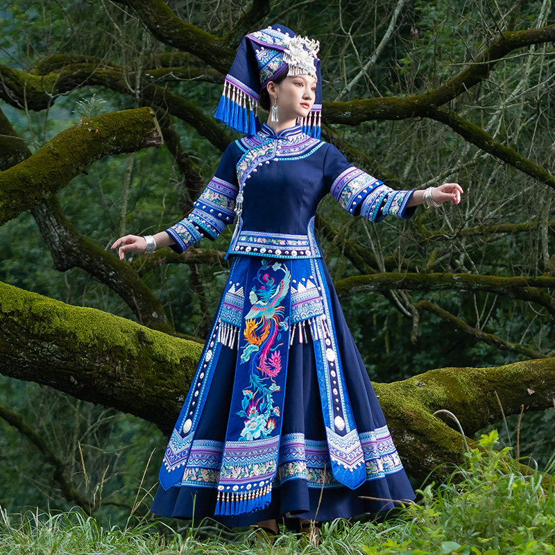 壮族三月三刺绣盛装定制高端流苏舞台演出服少数民族服饰女款长裙