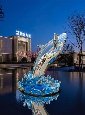 玻璃钢鲸鱼浪花雕塑不锈钢定制创意水景酒店门厅海洋动物摆件装饰