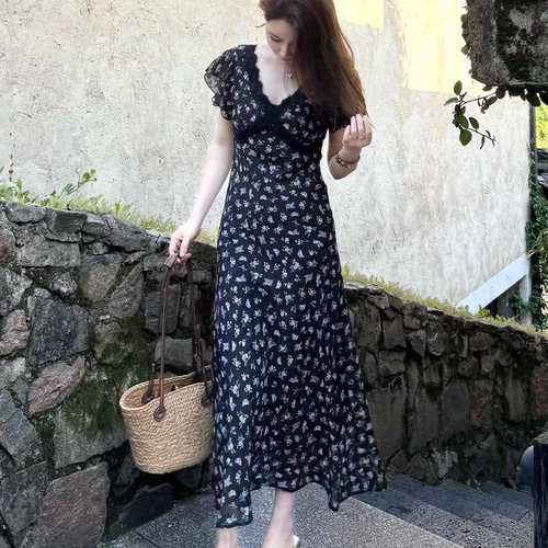 法式蕾丝V领碎花连衣裙女夏季
