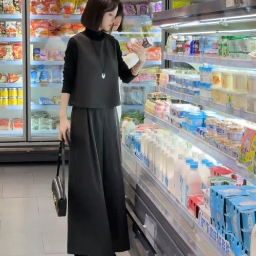 无袖马甲+打底上衣+阔腿休闲裤女