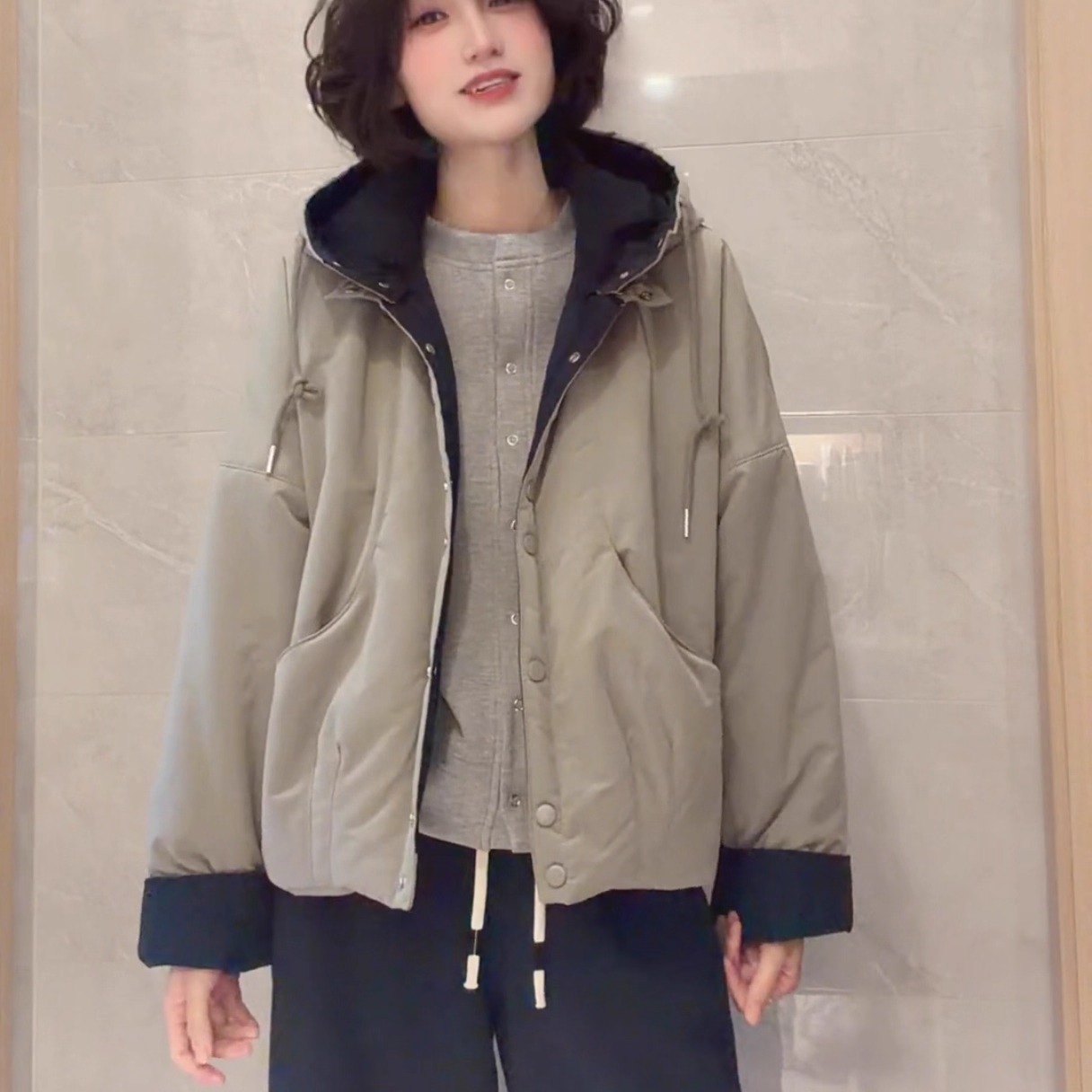 高级感连帽撞色拼接短款棉服女