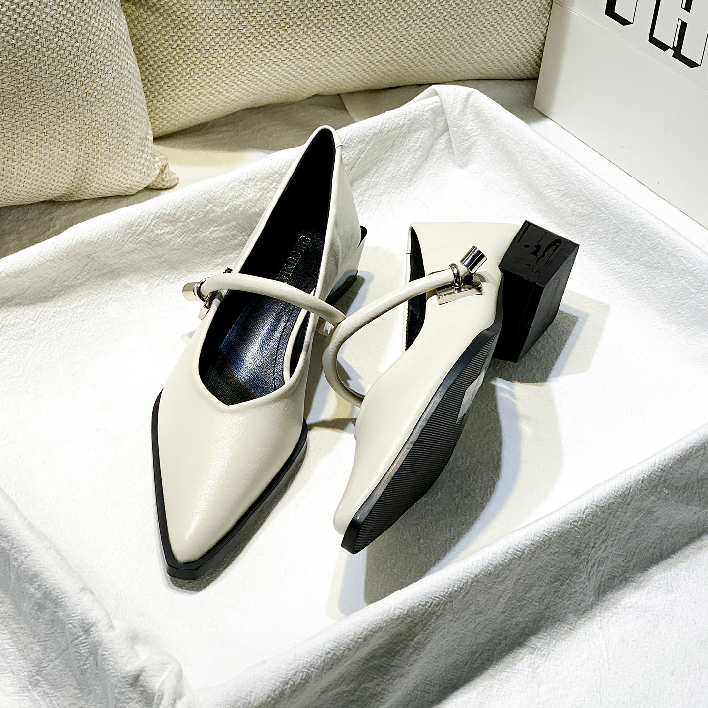 法式气质尖头玛丽珍高跟鞋女2025新款通勤百搭一字带粗跟浅口单鞋