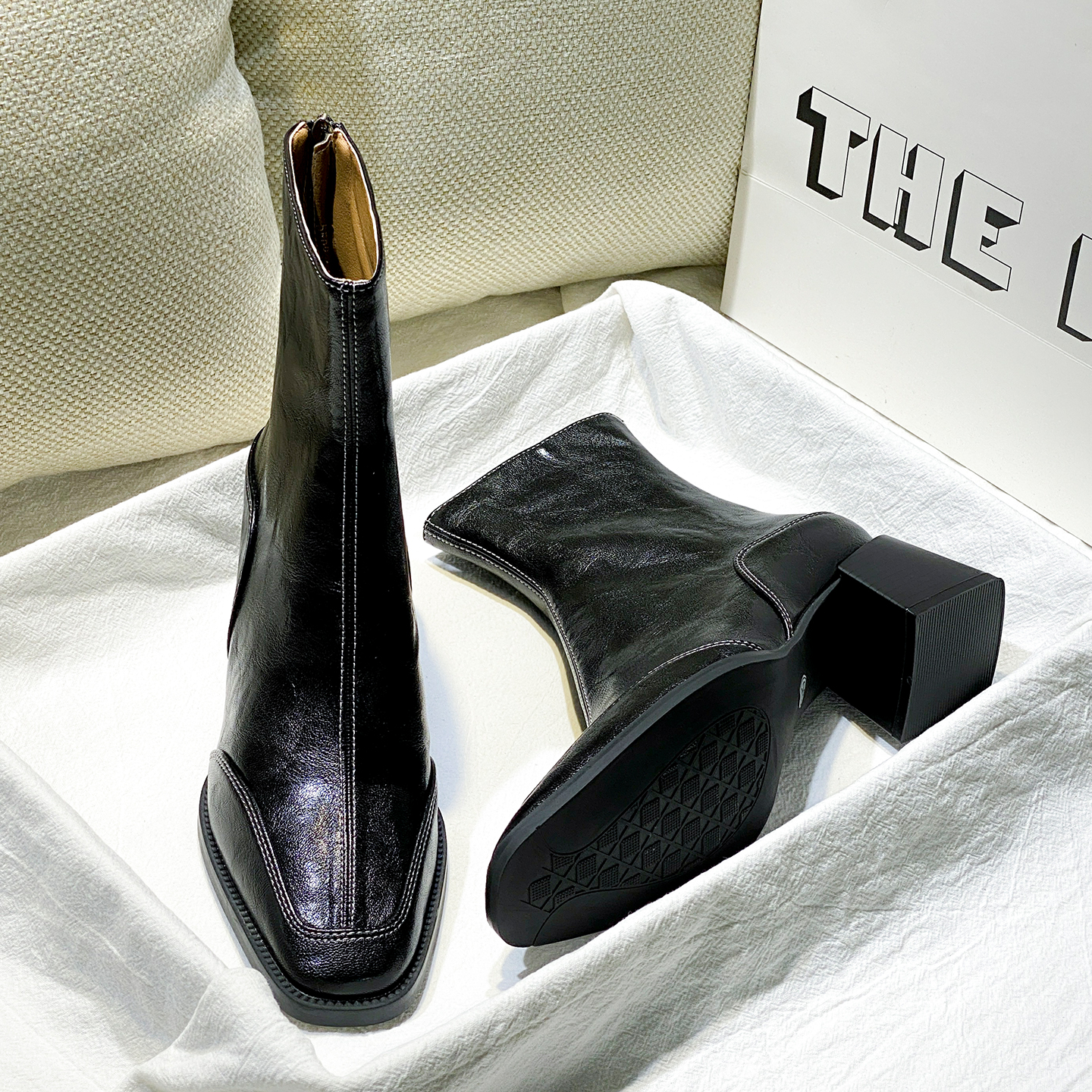 真皮加绒方头粗跟女短靴