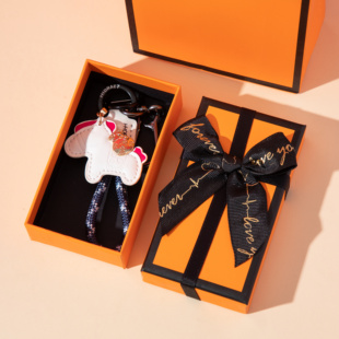 新款卡通皮革小马挂件马上有钱汽车钥匙扣编制绳包包挂饰定制礼品