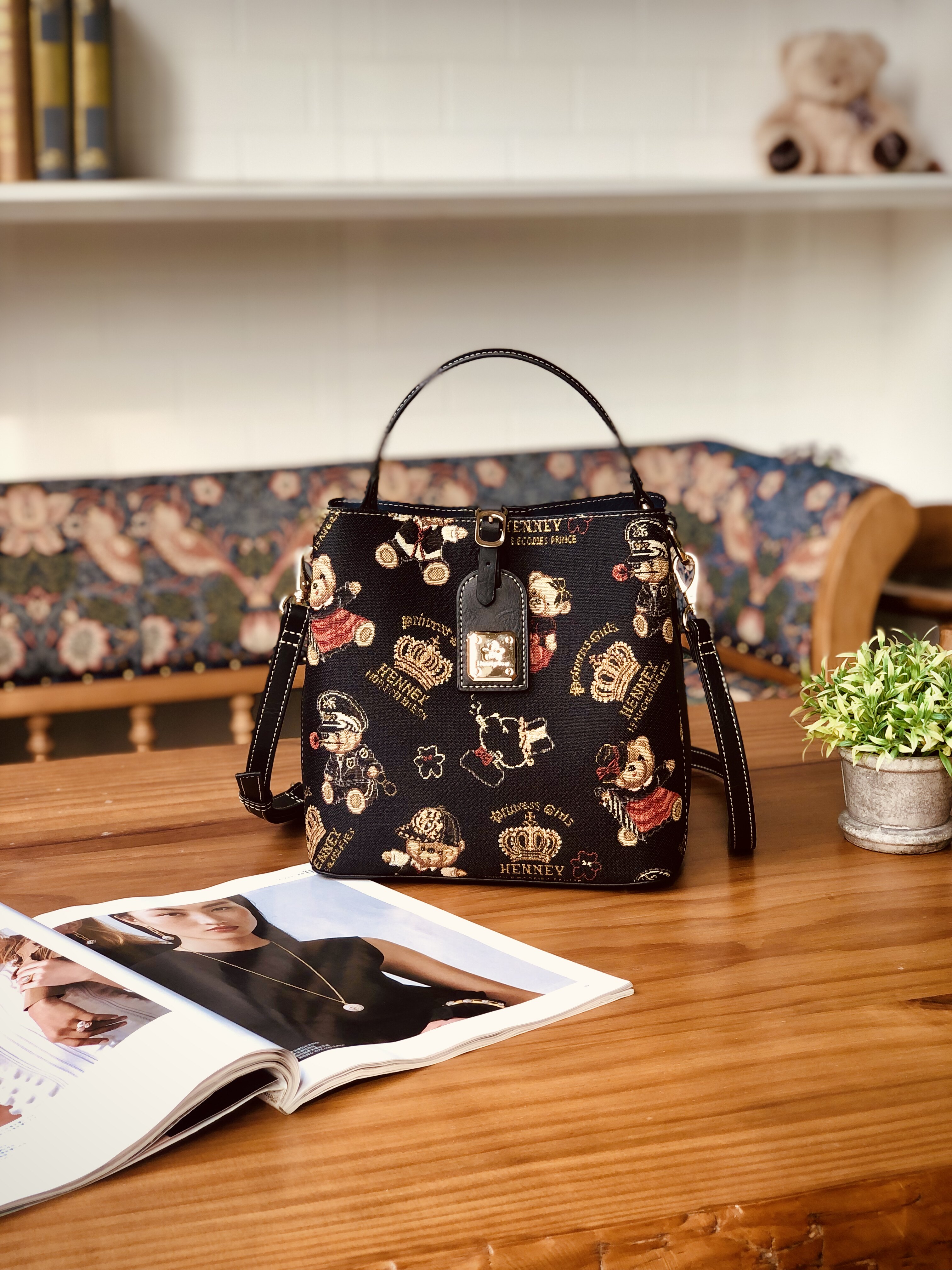 henney bear london轩尼小熊2024新款单肩斜挎手提经典奢华h-930