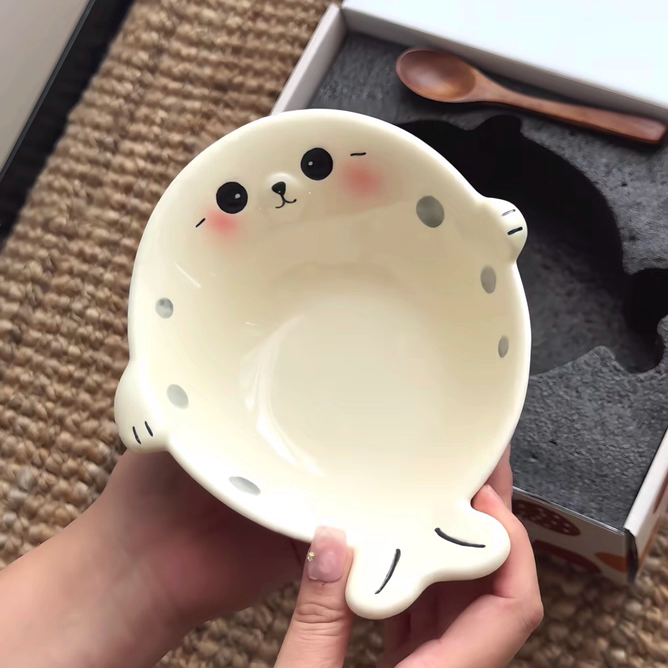 可爱海豹陶瓷餐碗釉下彩家用果盘碗萌系卡通早餐米饭碗带勺女礼物