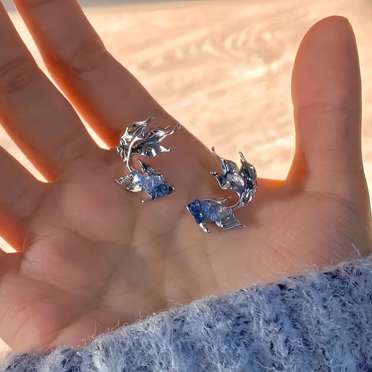 EmoPluto 「恋与深空」小众蓝白撞色金鱼耳钉原创设计耳钉/耳夹