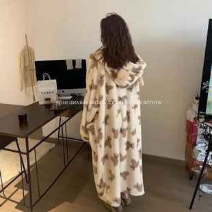 珊瑚绒睡袍冬季女加厚连帽长款睡衣可爱小熊保暖家居服2025年新款