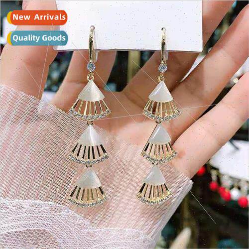 New tide fan-shaped tassel cat eye tassel earrings female Ko