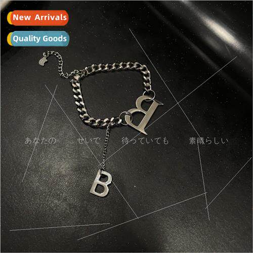 Tanium steel does not lose color B letter charm bracelet fem