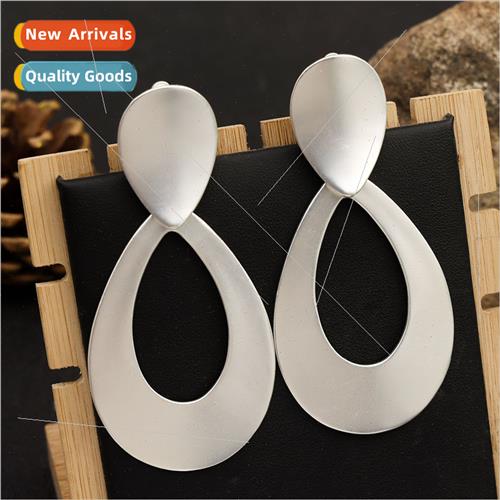 Metal texture Europe atmosphere earrings droplets women medi
