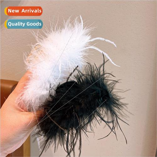 Feather Scratch Clip Autumn Winter Fur Hair Clip Back Head 2