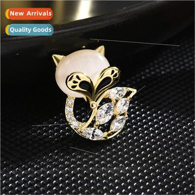 New cute cat eye fox lapel pin simple small pin anti-traveli