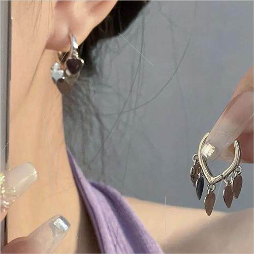 2022 summer new fashion metal wind silver love earrings fema