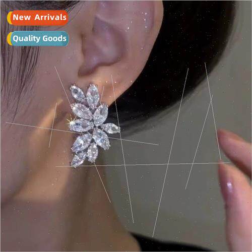 Full Diamond Zirconia Leaf Earrings Super Shiny Curved Leaf