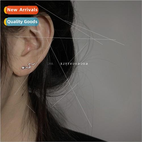 Mini small snake earrings stud earrings Korea earrings snake