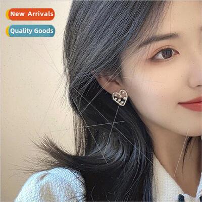 Skeletonized love heart pearl zirconia earrings female niche