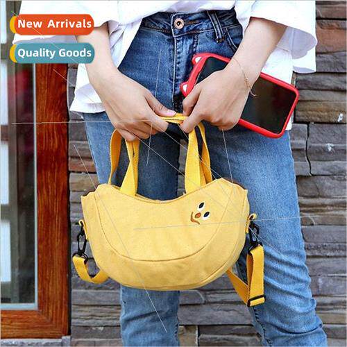 Summer new Mori cute cute girl shoulder banana bag 2023 fash
