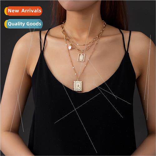Europe jewelry niche vintage square character pendant lockbo
