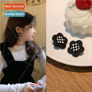 checkerboard sense flower female acryl earrings Checkerboard