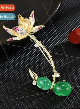 High-grade hibiscus brooch female natural chrysoprase pin el