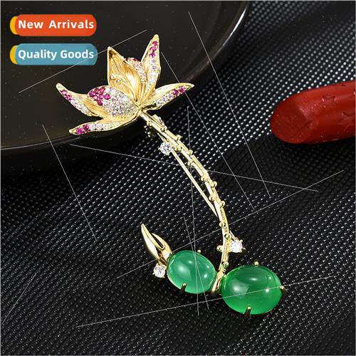 High-grade hibiscus brooch female natural chrysoprase pin el