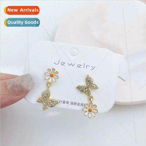 S925 silver needle new Korea fall asymmetric daisy earrings