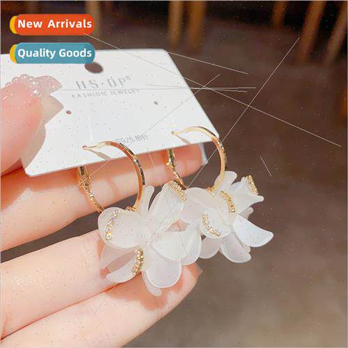 Korea fashion niche acrylic flower petal earrings sweet vers