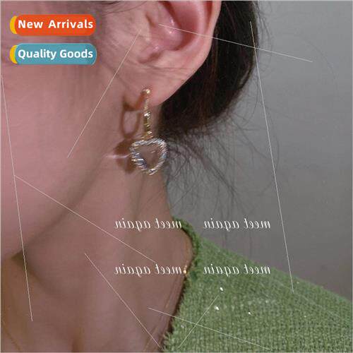 Koreablack love earrings cold wind sense ear jewelry 2022 ne