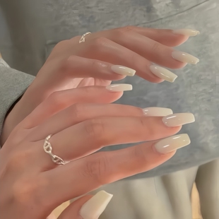 酸奶白纯手工穿戴甲小红书同款新娘美甲成品贴片穿戴式持久高级感