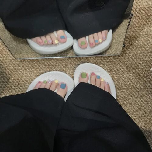 糖果色夏日多巴胺脚趾甲贴片2026新款超甜显白脚美甲纯手工穿戴甲