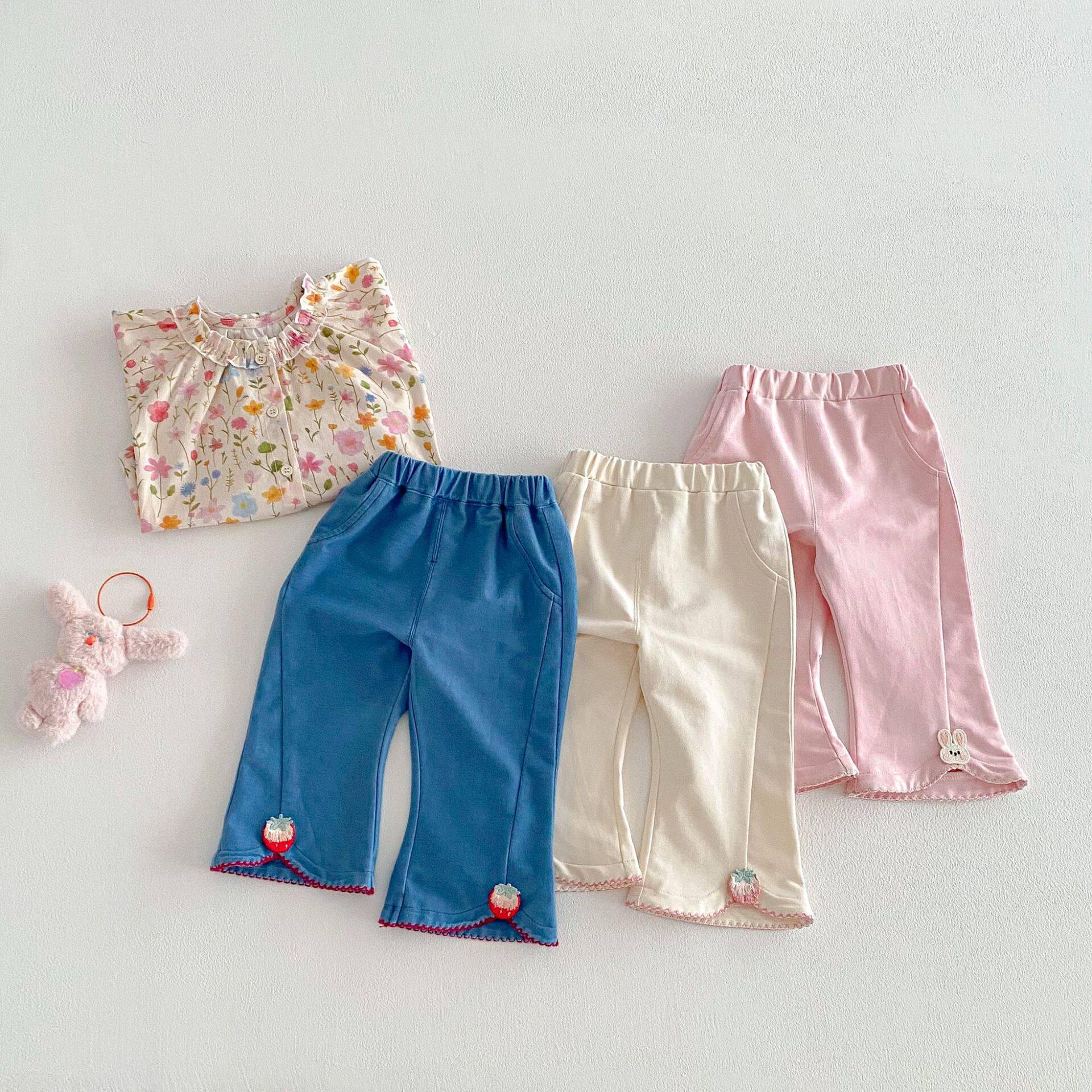 女童卡通喇叭裤2026新款春季宝宝韩版贴标草莓休闲裤儿童洋气裤子