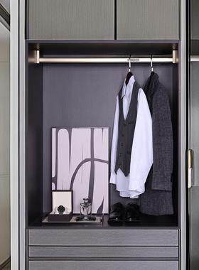 软装帽间饰品意式男士衣诧寂风衣服陈列道具衣柜样板间摆件