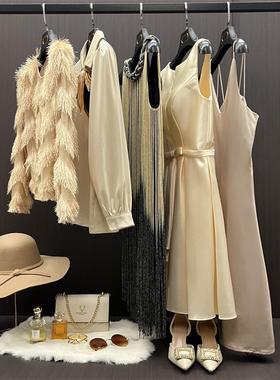 香槟色样板房衣帽间衣服衣柜现代简约鞋包包女软装装饰品摆件轻奢