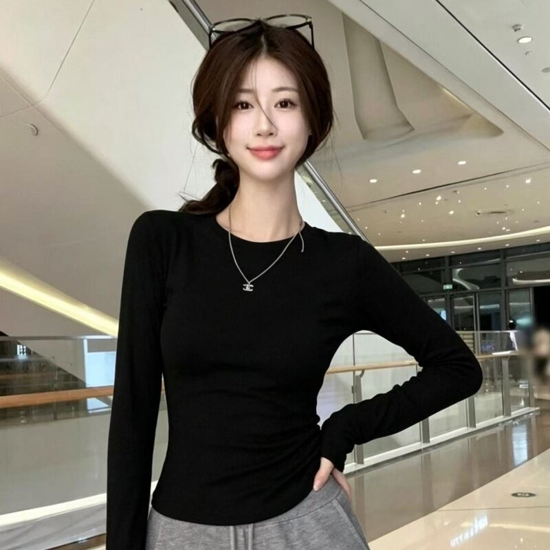 简约耐看圆领长袖打底衫女